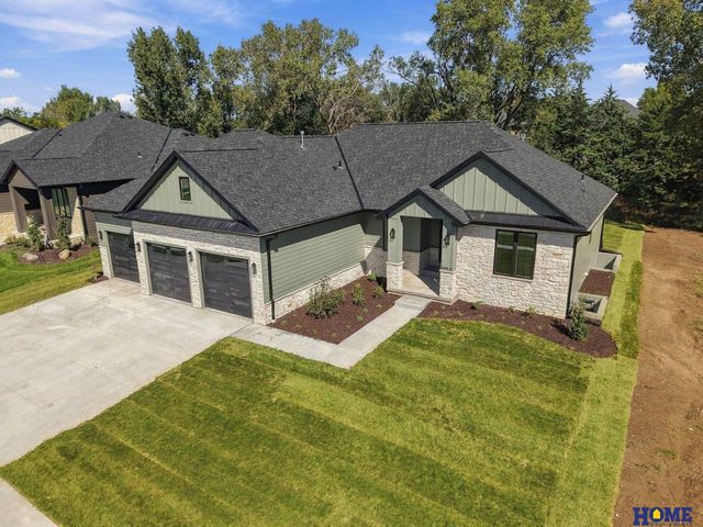 9210 Triana Lane, Lincoln, NE 68510