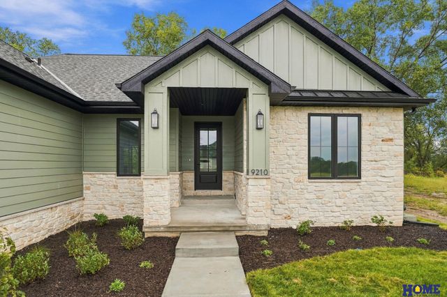 9210 Triana Lane, Lincoln, NE 68510