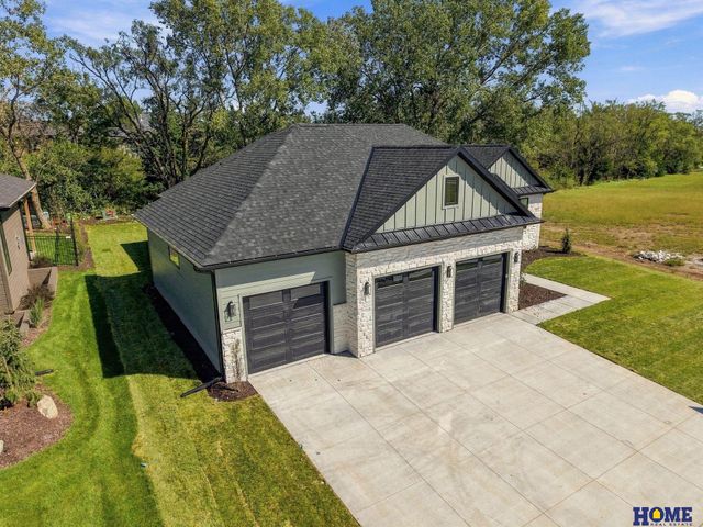 9210 Triana Lane, Lincoln, NE 68510