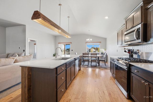 1073 W Mescalero Dr, Pueblo, CO 81007