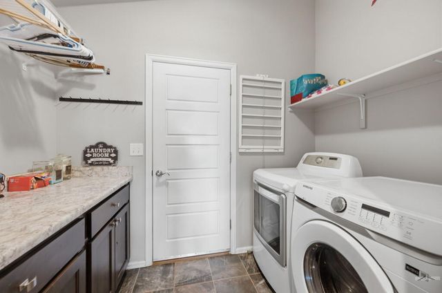 1073 W Mescalero Dr, Pueblo, CO 81007