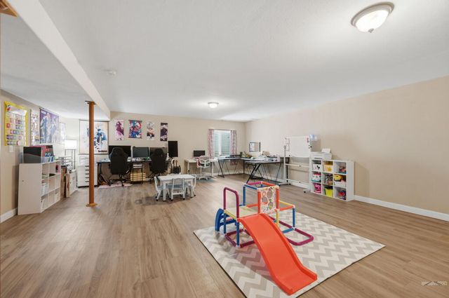 1073 W Mescalero Dr, Pueblo, CO 81007