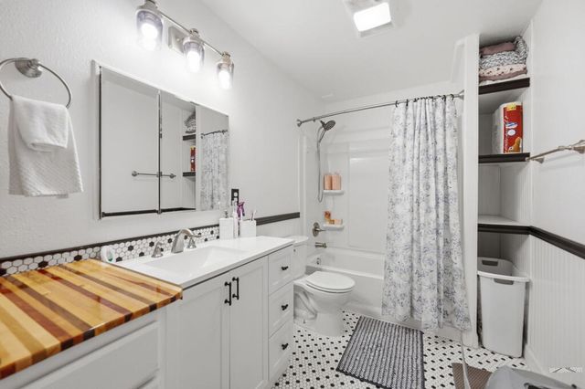 1073 W Mescalero Dr, Pueblo, CO 81007