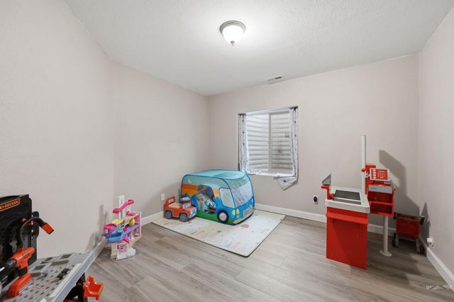 1073 W Mescalero Dr, Pueblo, CO 81007