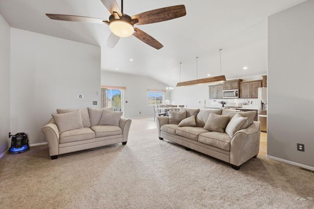 1073 W Mescalero Dr, Pueblo, CO 81007