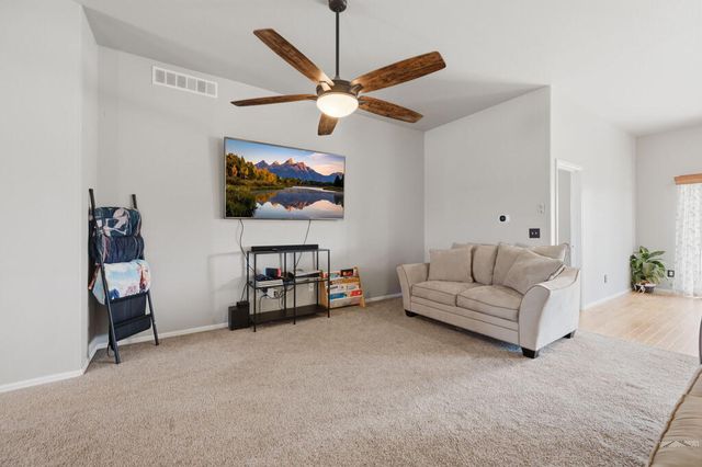 1073 W Mescalero Dr, Pueblo, CO 81007