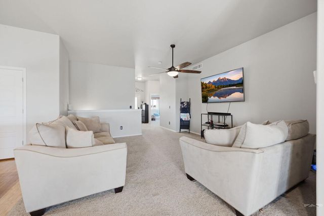 1073 W Mescalero Dr, Pueblo, CO 81007