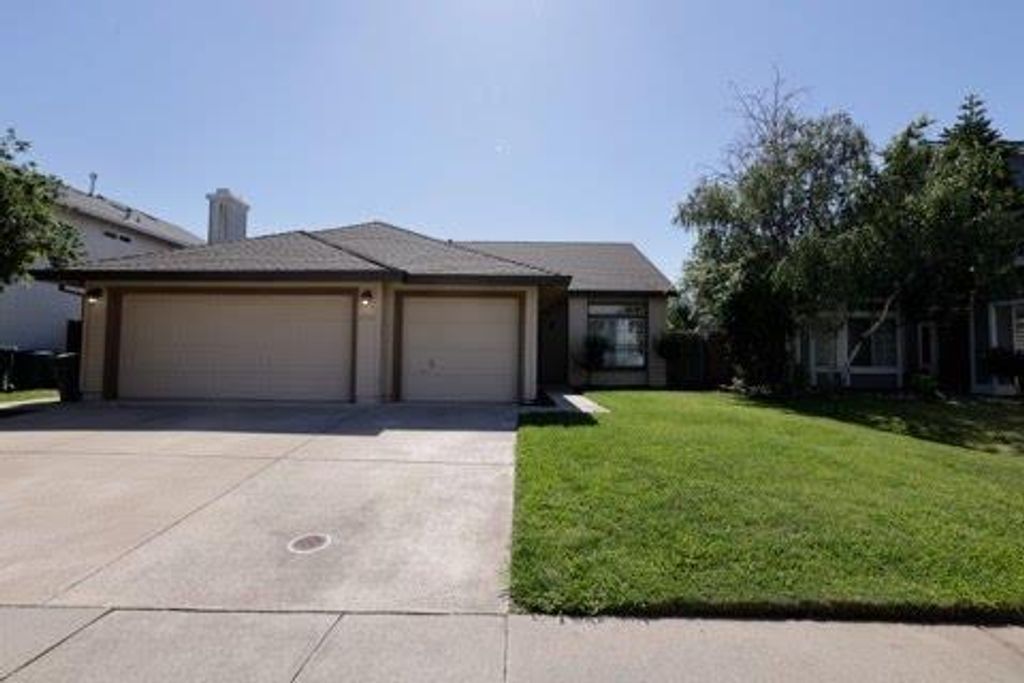 8724 Kentshire Way, Sacramento, CA 95828
