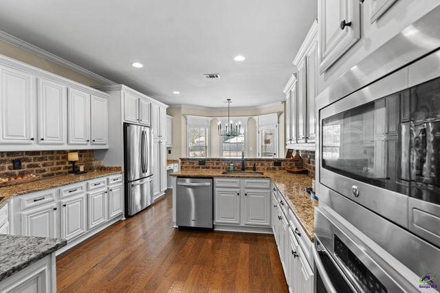 1008 Chattahoochee Drive, Bonaire, GA 31005