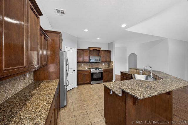 9101 N 153rd Court E, Owasso, OK 74055