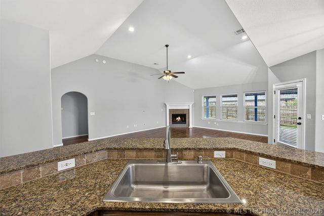 9101 N 153rd Court E, Owasso, OK 74055