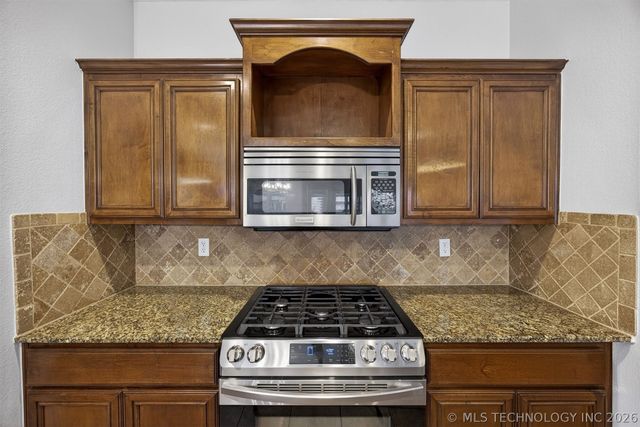 9101 N 153rd Court E, Owasso, OK 74055