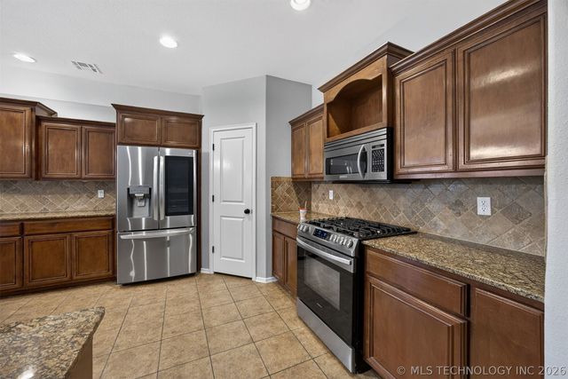 9101 N 153rd Court E, Owasso, OK 74055