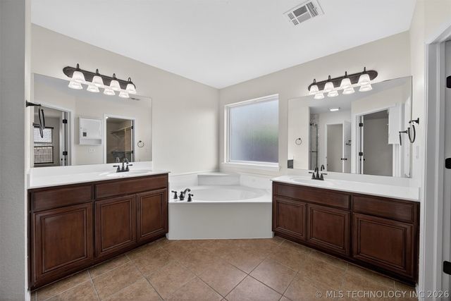 9101 N 153rd Court E, Owasso, OK 74055