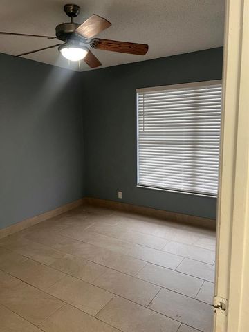 1661 E Balfour Point Drive E, West Palm Beach, FL 33411