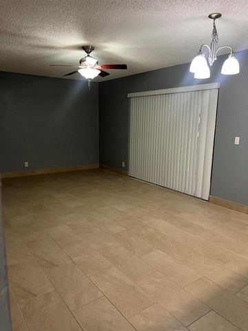 1661 E Balfour Point Drive E, West Palm Beach, FL 33411