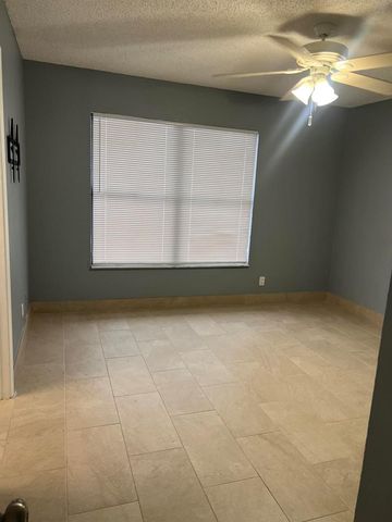 1661 E Balfour Point Drive E, West Palm Beach, FL 33411