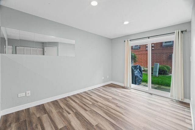 1835 W Oakdale Avenue C, Chicago, IL 60657