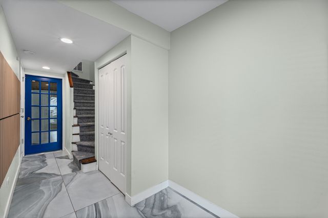 1835 W Oakdale Avenue C, Chicago, IL 60657