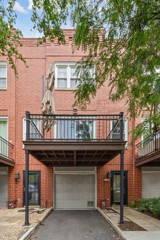 1835 W Oakdale Avenue C, Chicago, IL 60657