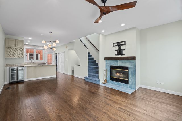 1835 W Oakdale Avenue C, Chicago, IL 60657