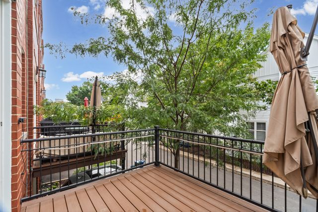 1835 W Oakdale Avenue C, Chicago, IL 60657