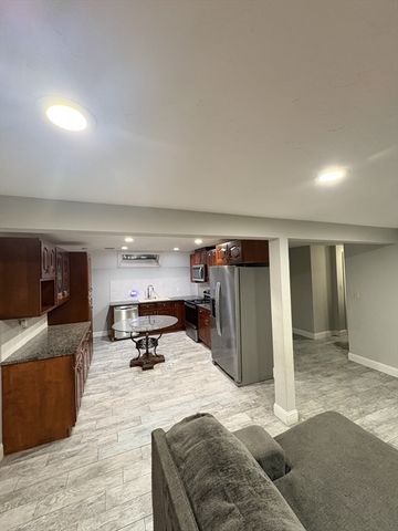 86 Maple Street 1, Waltham, MA 02453