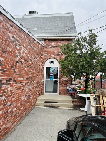 86 Maple Street 1, Waltham, MA 02453