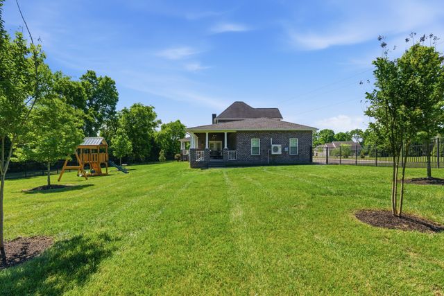 239 Grandview Cir, Gallatin, TN 37066