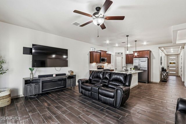 841 MAGNOLIA PARK Street, Santa Teresa, NM 88008