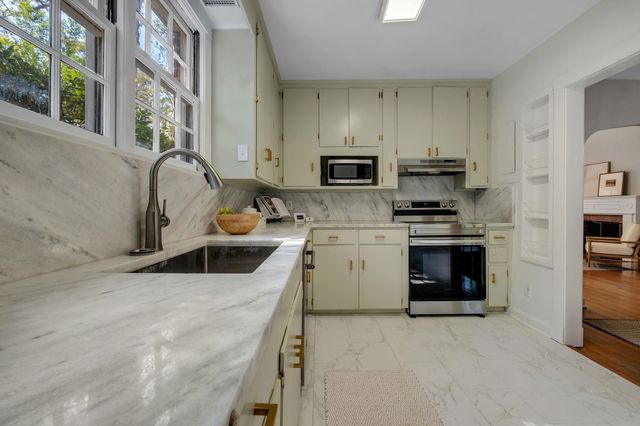 2007 Dellwood Drive, Tallahassee, FL 32303