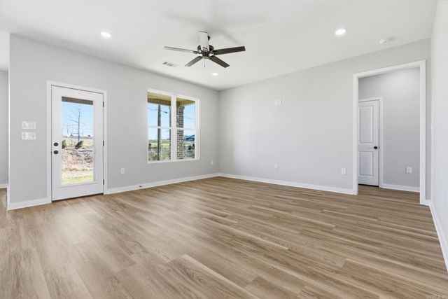 31 Walnut Valley Drive, Little Rock, AR 72211