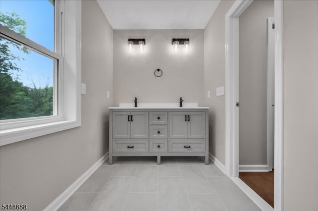 126 12Th St, Franklin Twp., NJ 08873