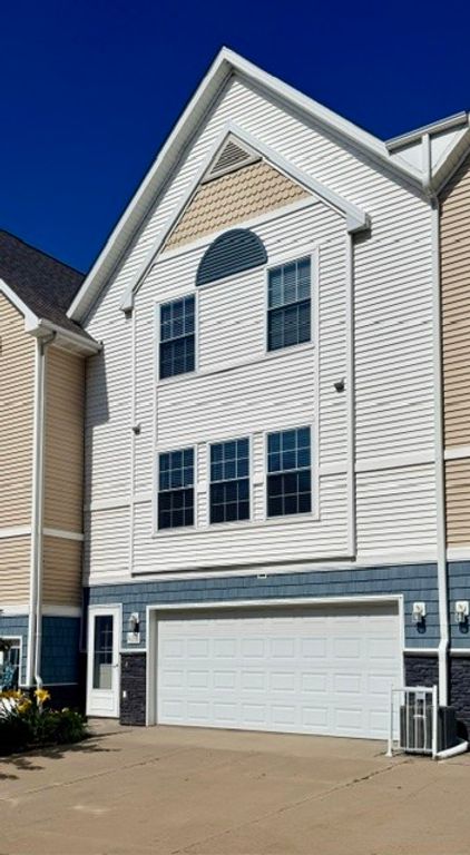 1158 SE Village View Lane, Ankeny, IA 50021