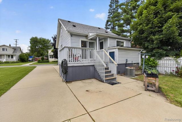 1871 7th Street, Wyandotte, MI 48192