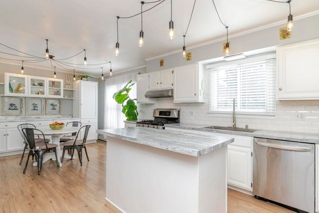 434 Gaylin Court, Bensenville, IL 60106