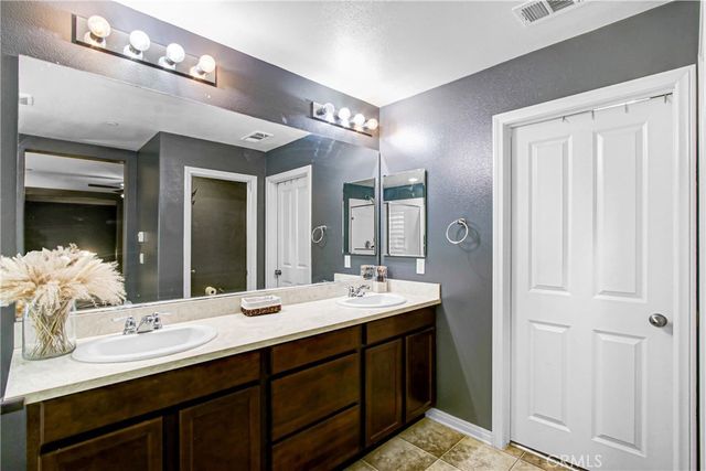 17582 Comfrey, San Bernardino, CA 92407