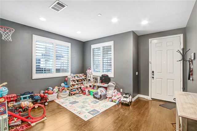17582 Comfrey, San Bernardino, CA 92407