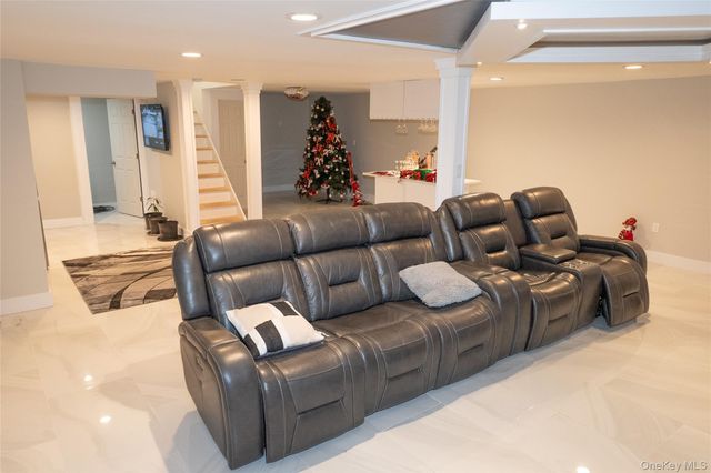 4 Riverside Avenue, Mastic Beach, NY 11951