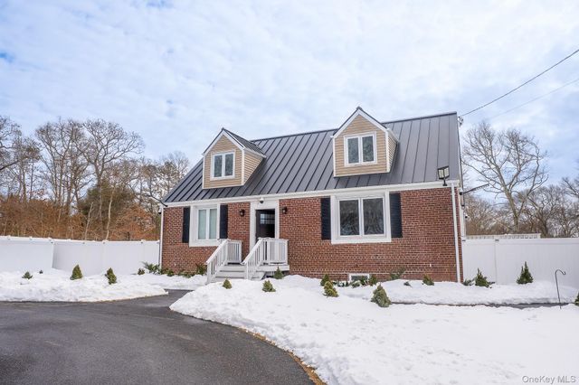 4 Riverside Avenue, Mastic Beach, NY 11951