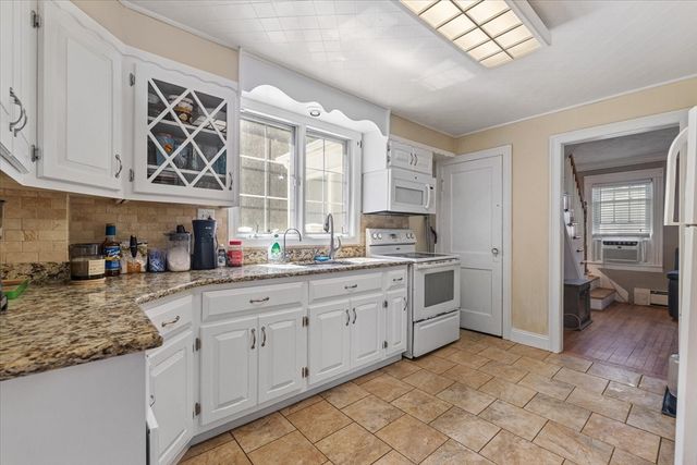 18 Healy Rd., Worcester, MA 01603