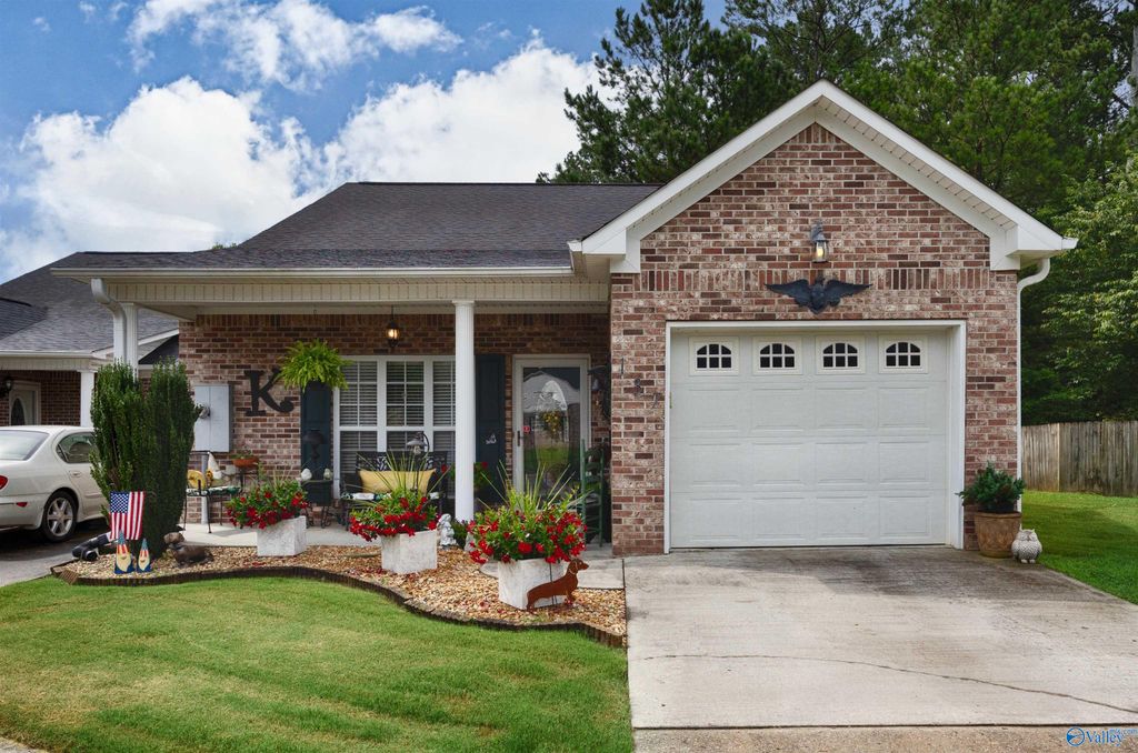 137 Canterbury Circle, Athens, AL 35611
