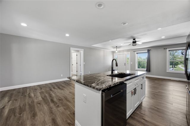 1698 Foxborough Drive, Marion, IA 52302
