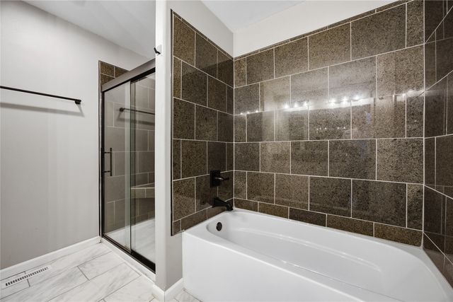 1698 Foxborough Drive, Marion, IA 52302