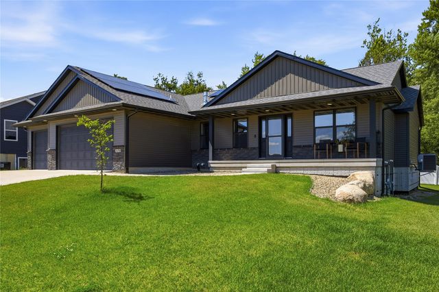 1698 Foxborough Drive, Marion, IA 52302