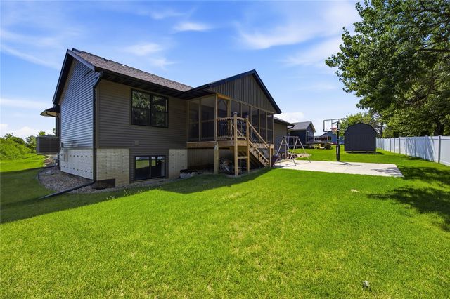 1698 Foxborough Drive, Marion, IA 52302
