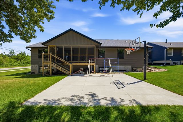 1698 Foxborough Drive, Marion, IA 52302