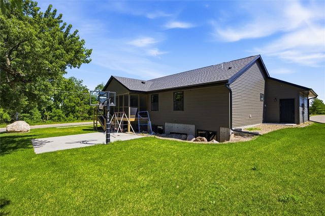 1698 Foxborough Drive, Marion, IA 52302
