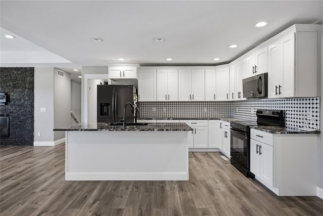 1698 Foxborough Drive, Marion, IA 52302