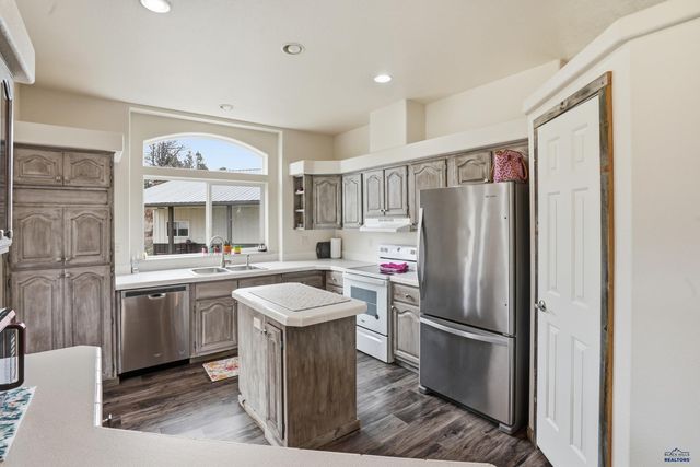13018 PLEASANT VALLEY RD, Sturgis, SD 57785